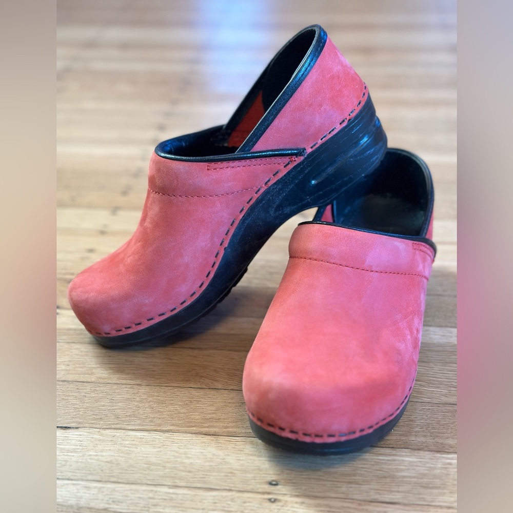 Dansko Women’s Professional Clog Red Suede Size 38, US 7.5-8 NWOT